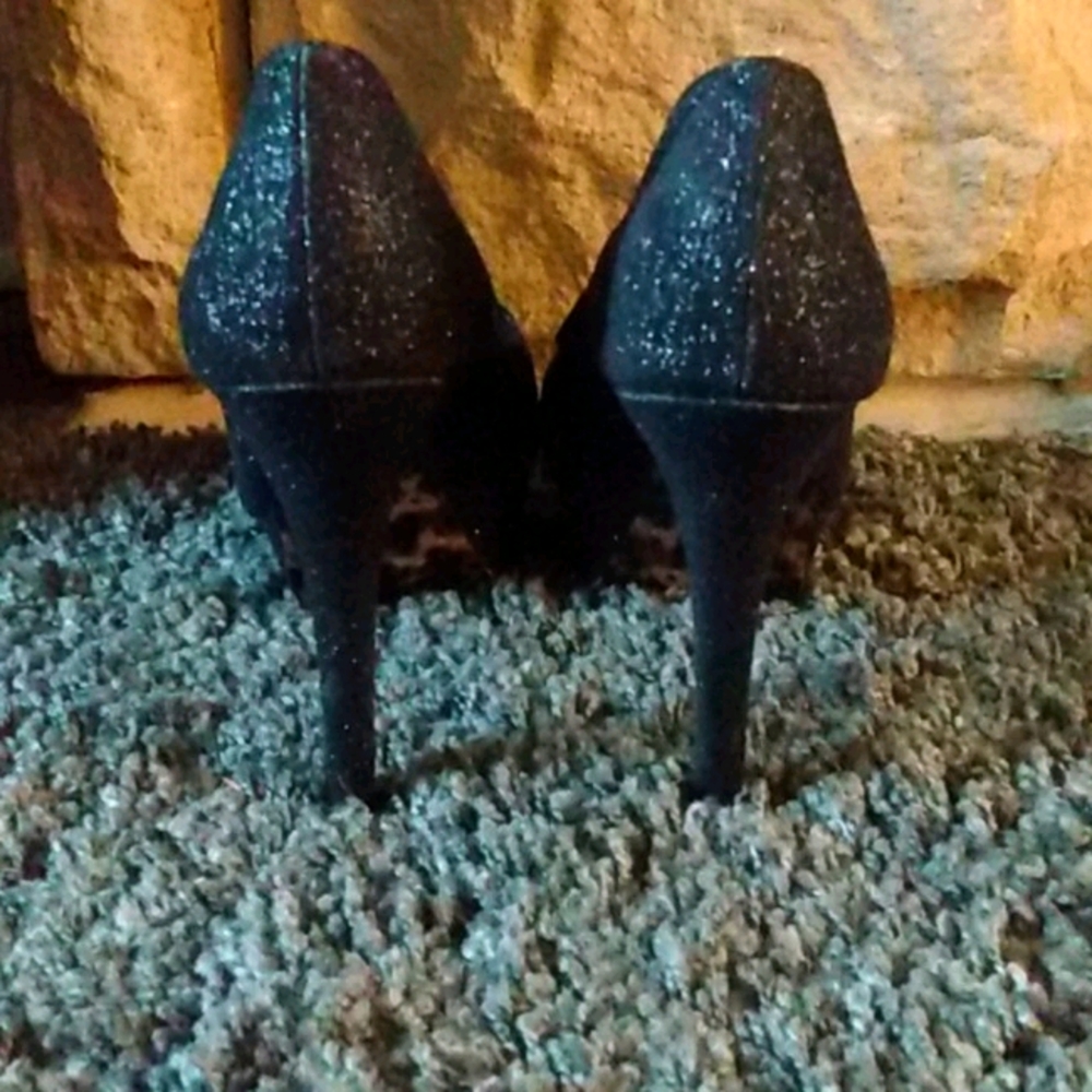 Black heels - Picture 3 of 4